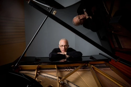 (James NEWTON HOWARD)