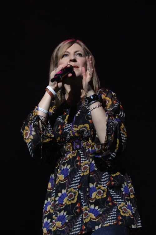 Darlene  ZSCHECH & Hillsongs (1ère partie : Gilbert & Band)