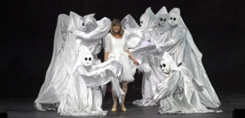 Chantal GOYA dans "L'Etrange Histoire du Château Hanté"